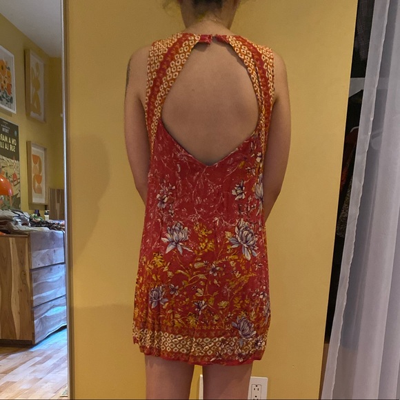 Ecote Red Floral Open Back Shift Dress - Picture 5 of 5